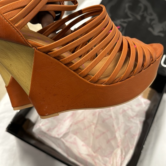 Women’s Wedge Sandal - Picture 5 of 7